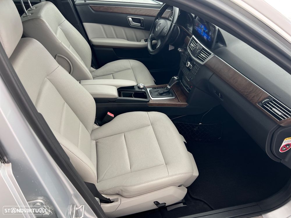 Mercedes-Benz E 200 CGi Avantgarde BlueEfficiency Auto - 32