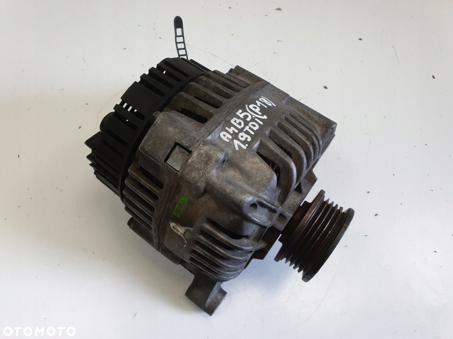 Audi A4 B5 Passat B5 1.6 8V ALTERNATOR valeo - 1