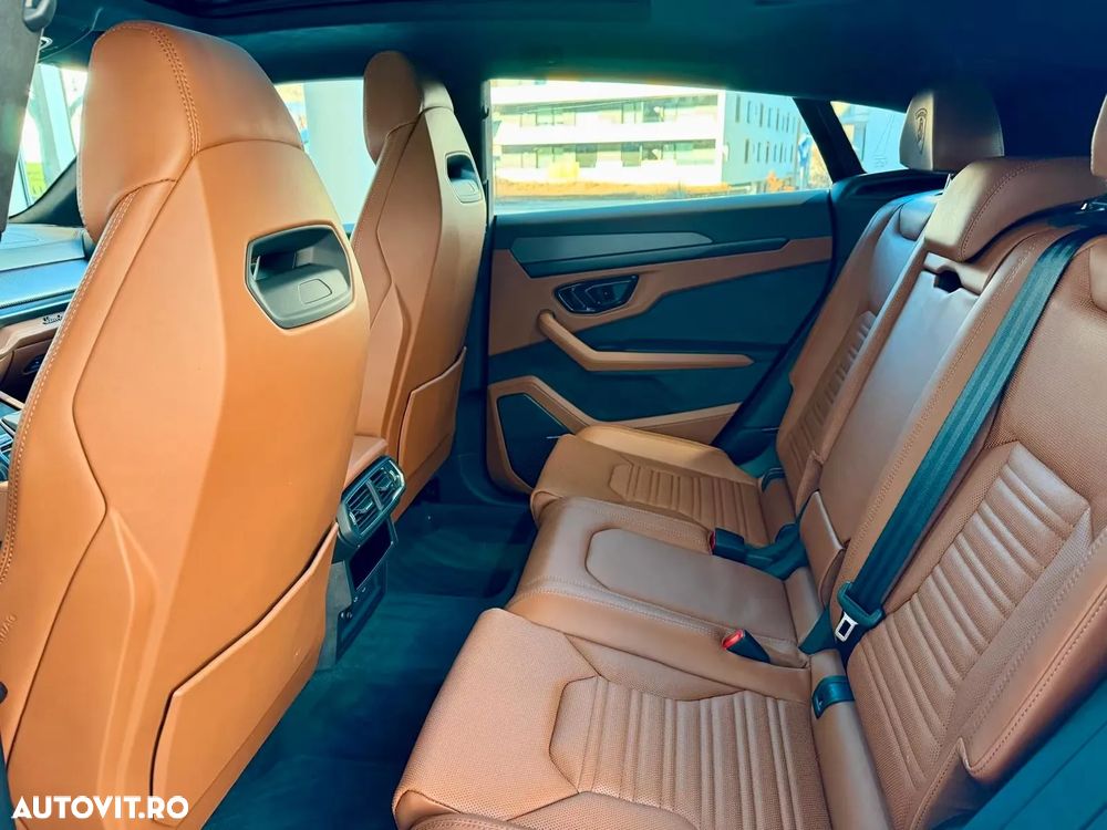 Lamborghini URUS - 12