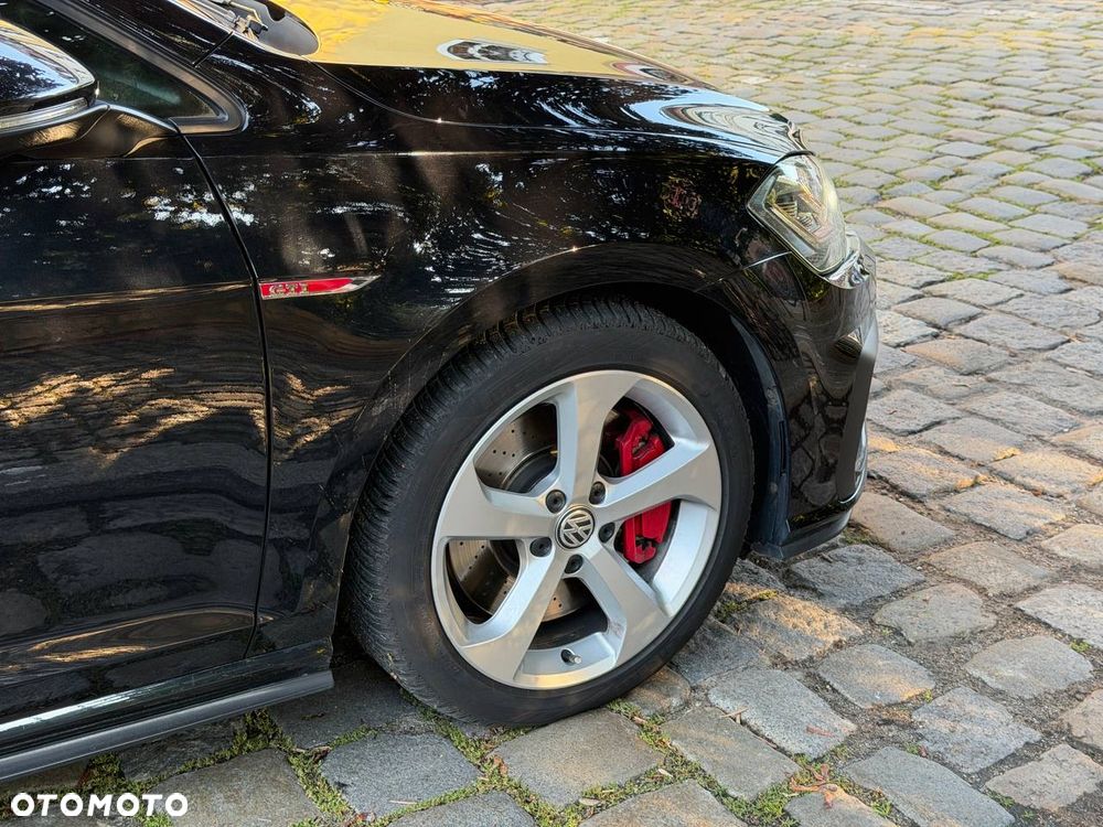 Volkswagen Golf - 15
