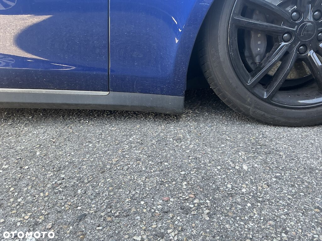 Tesla Model S 85 D - 9