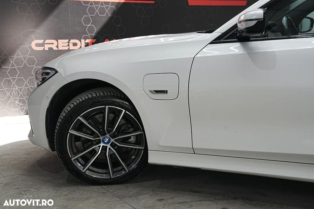 BMW Seria 3 320e Aut. Luxury Line - 24