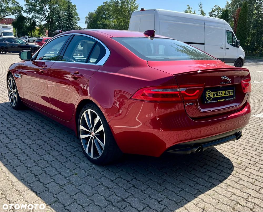 Jaguar XE 2.0 P250 R-Dynamic HSE - 6