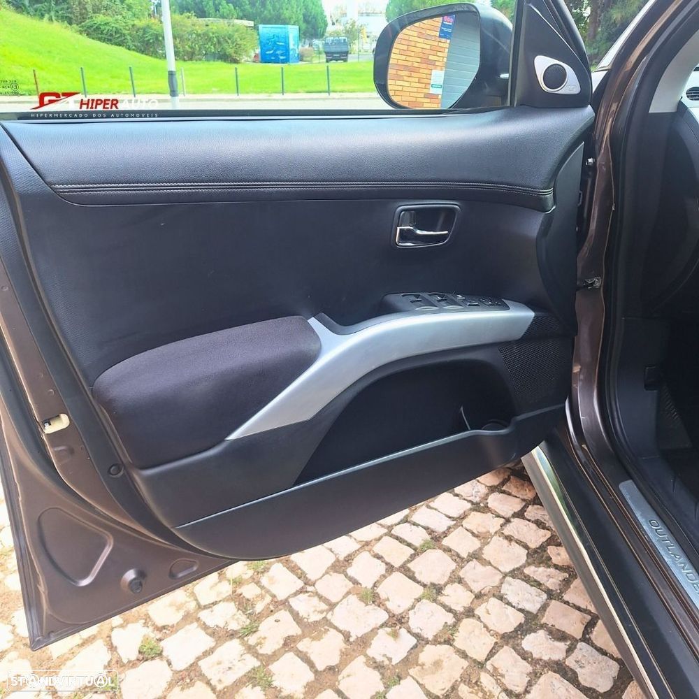 Mitsubishi Outlander - 6