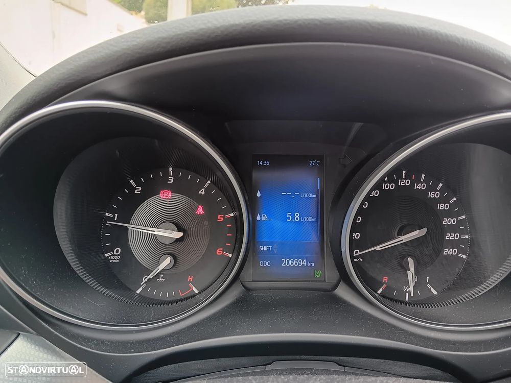 Toyota Avensis Touring Sports - 7