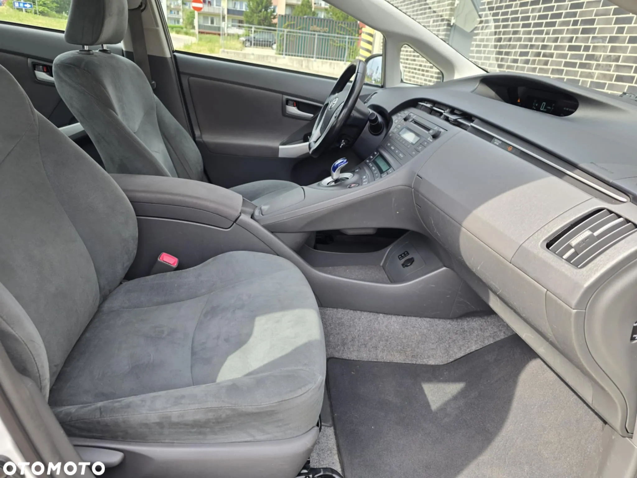 Toyota Prius (Hybrid) Executive - 23