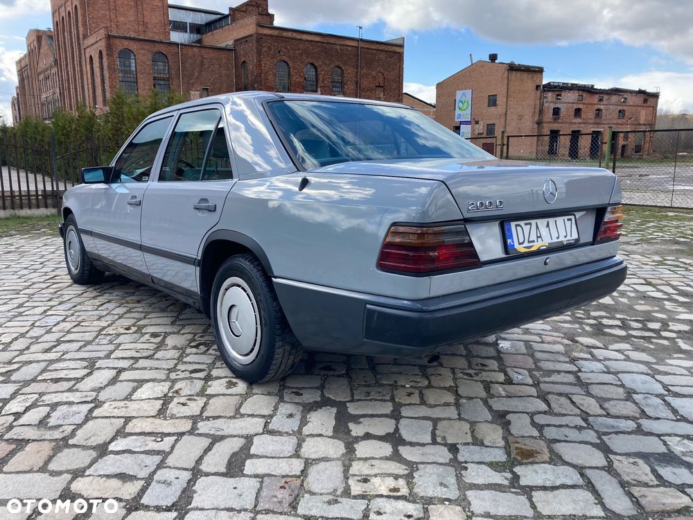 Mercedes-Benz 280 - 9