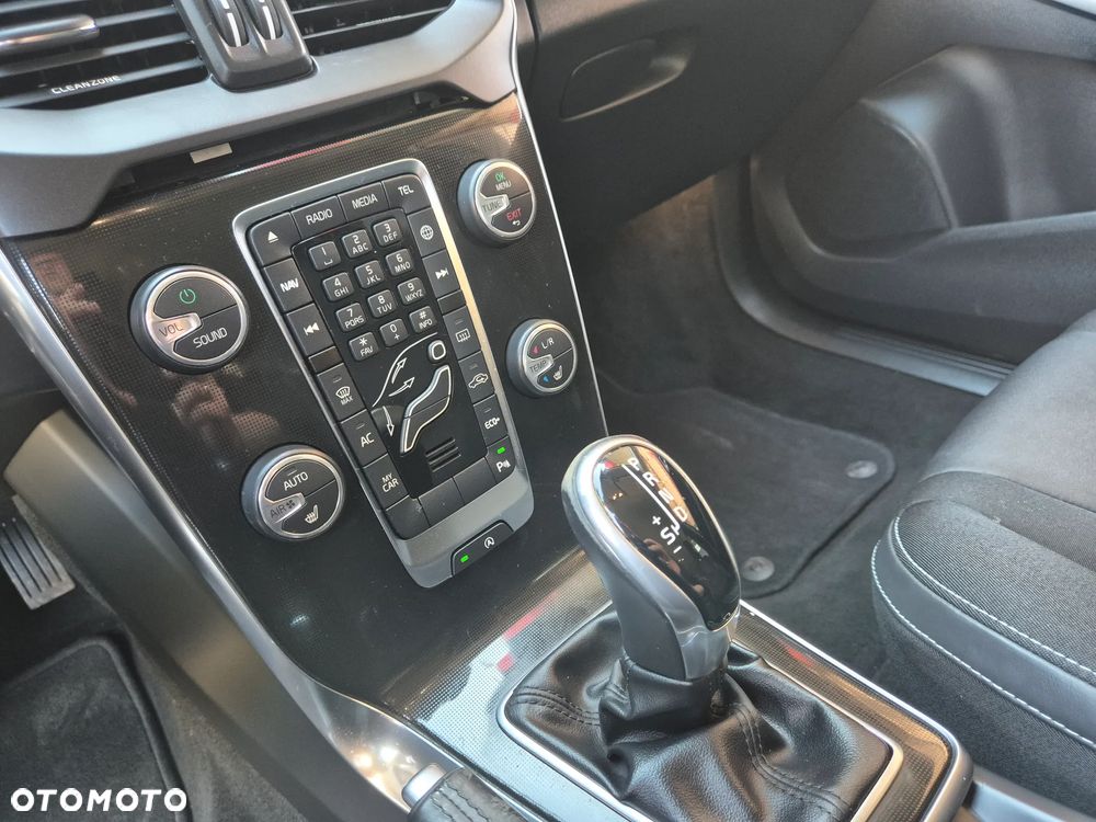 Volvo V40 T3 Geartronic Momentum - 38