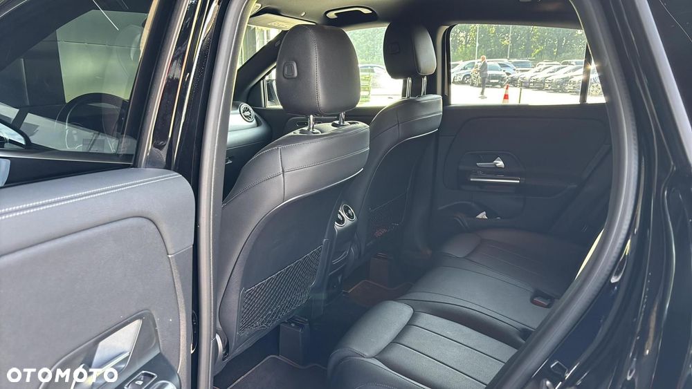 Mercedes-Benz GLA - 16