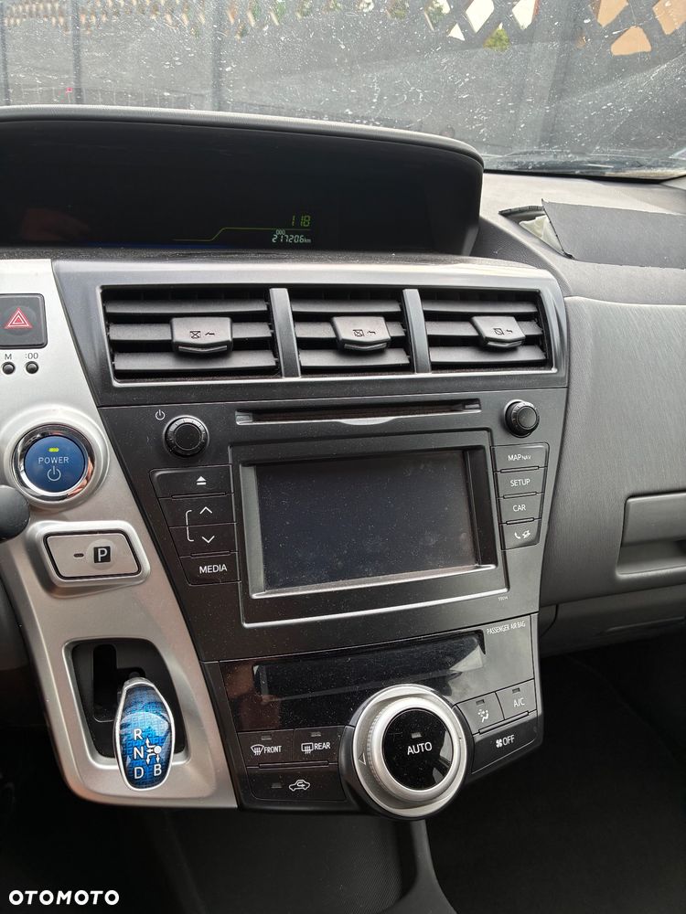 Toyota Prius (Hybrid) Life - 8