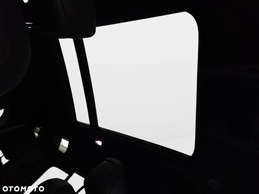Land Rover Defender 3.0 D300 mHEV X-Dynamic HSE - 33