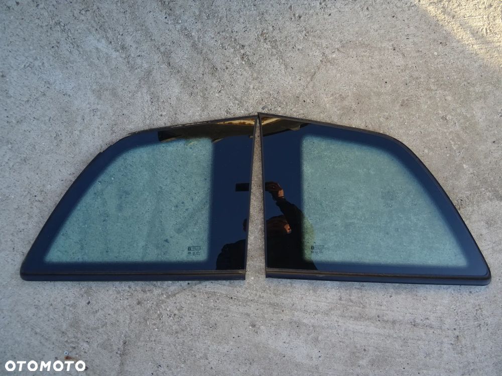 SZYBA BOCZNA KAROSERYJNA TRÓJKĄT PRZÓD TYŁ PRAWA LEWA OPEL ZAFIRA B - 2