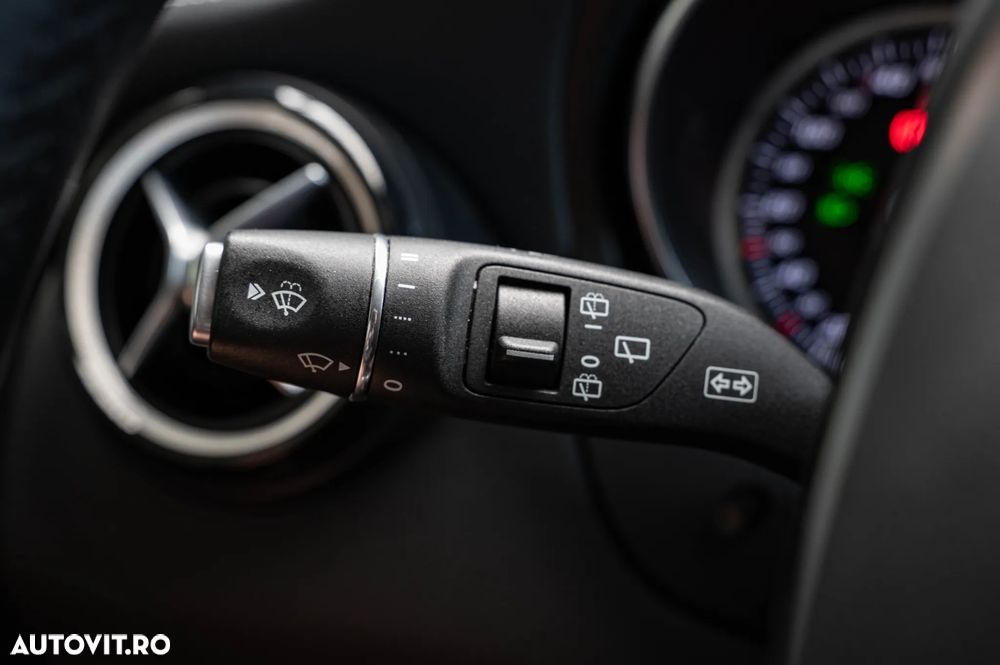 Mercedes-Benz GLA 250 7G-DCT UrbanStyle Edition - 28