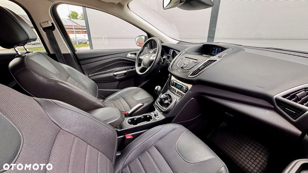 Ford Kuga 1.6 EcoBoost 2x4 Titanium - 31