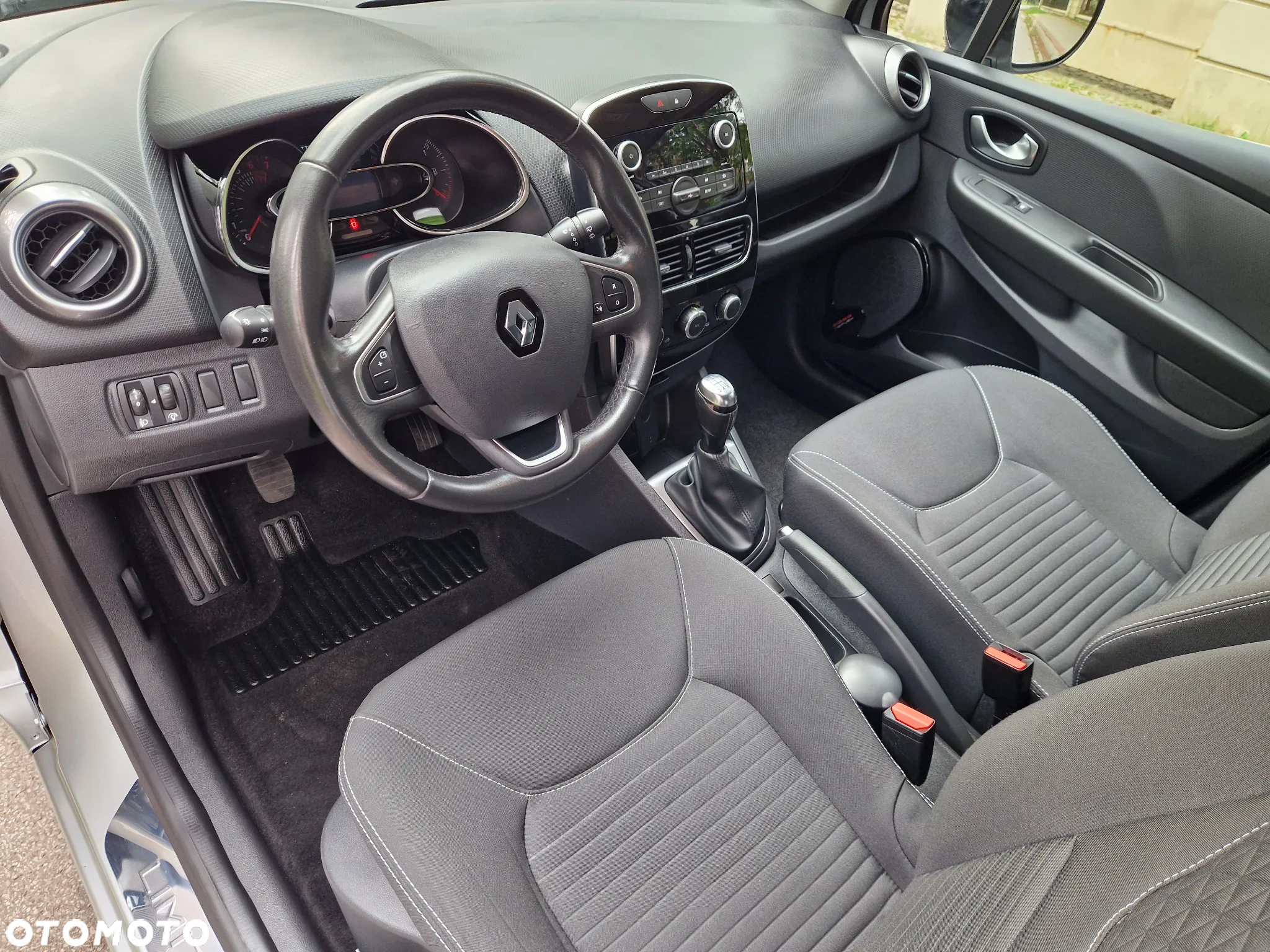 Renault Clio 1.2 16V Limited EU6 - 22