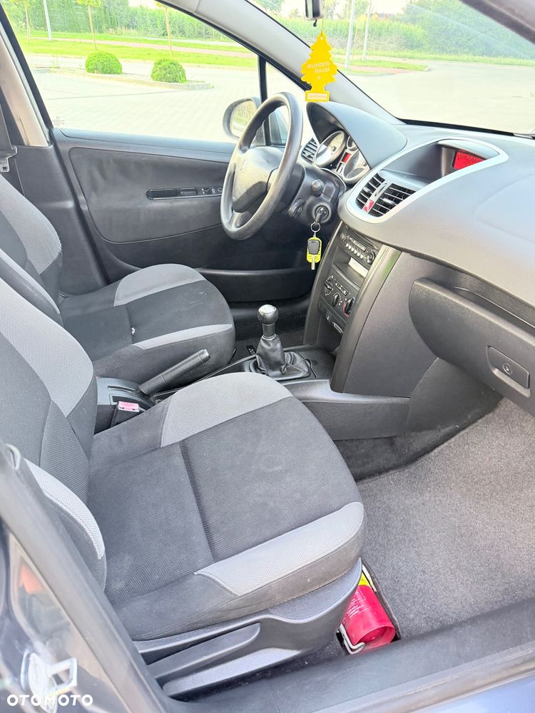 Peugeot 207 - 7