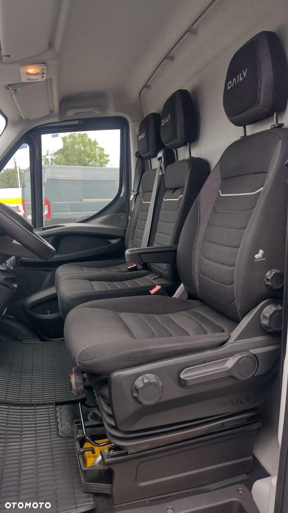 Iveco Daily 35S18 furgon izotermiczny izoterma agregat - 17