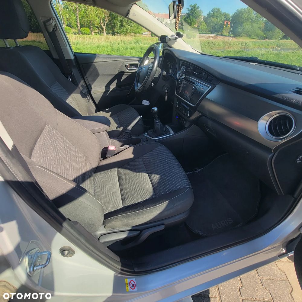 Toyota Auris 2.0 D-4D Premium Comfort - 11
