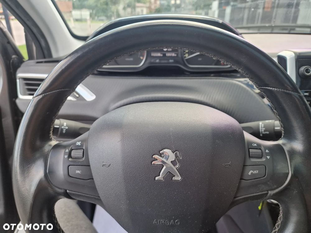 Peugeot 208 - 15