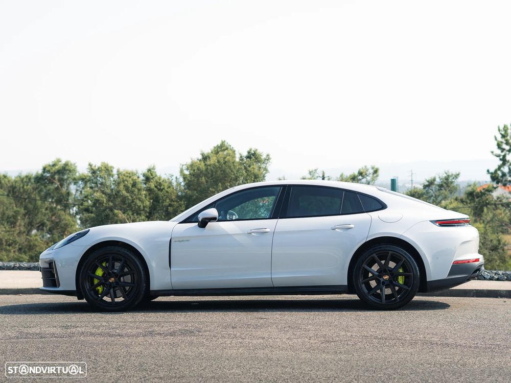 Porsche Panamera 4 E-Hybrid - 4