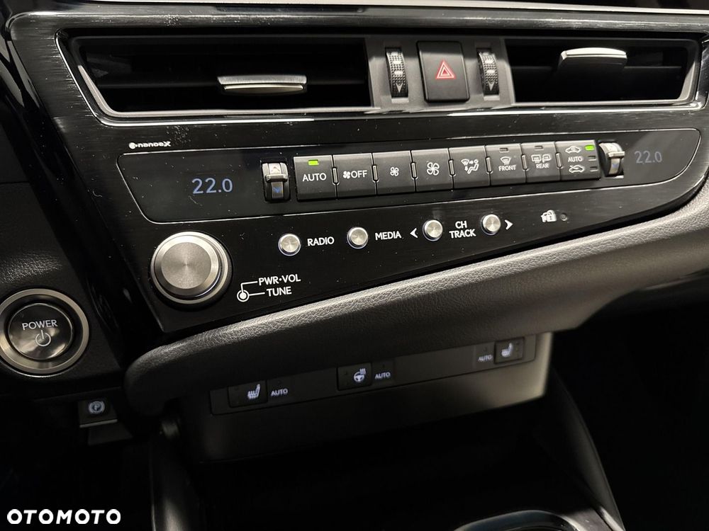 Lexus ES 300h Business Edition - 28