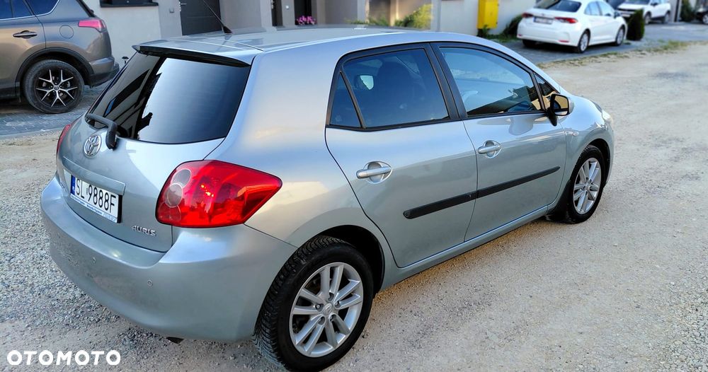 Toyota Auris 1.4 D-4D Premium - 2