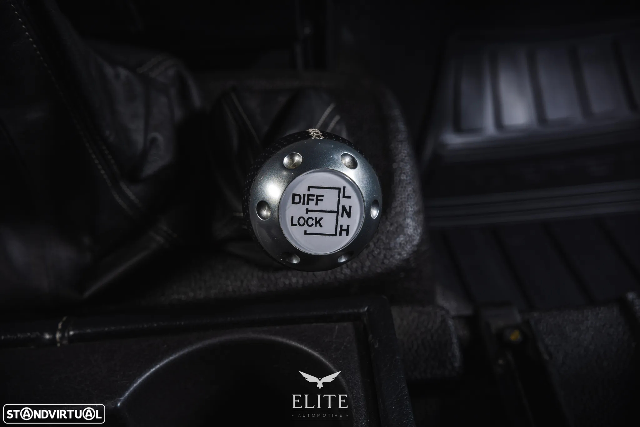Land Rover Defender 90 SW 2.2 CRD SE - 16