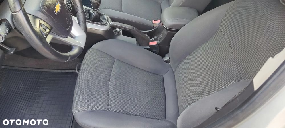 Chevrolet Cruze - 38
