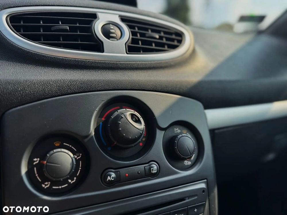 Renault Clio - 16