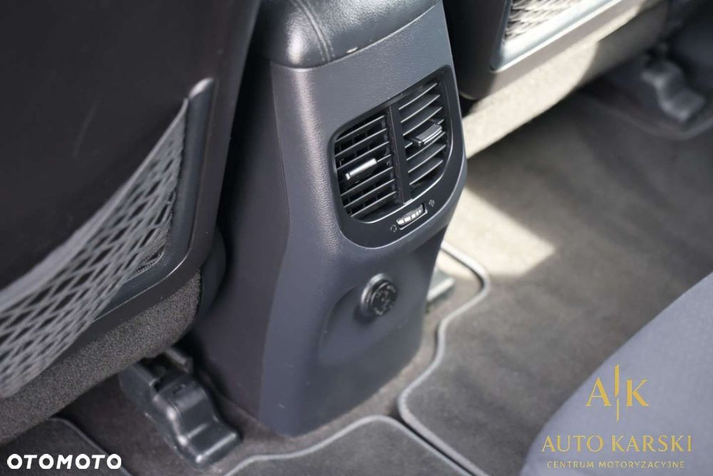 Kia Carens - 36