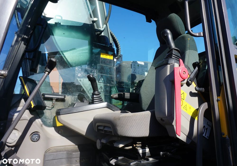 Volvo ECR 235 EL - 11