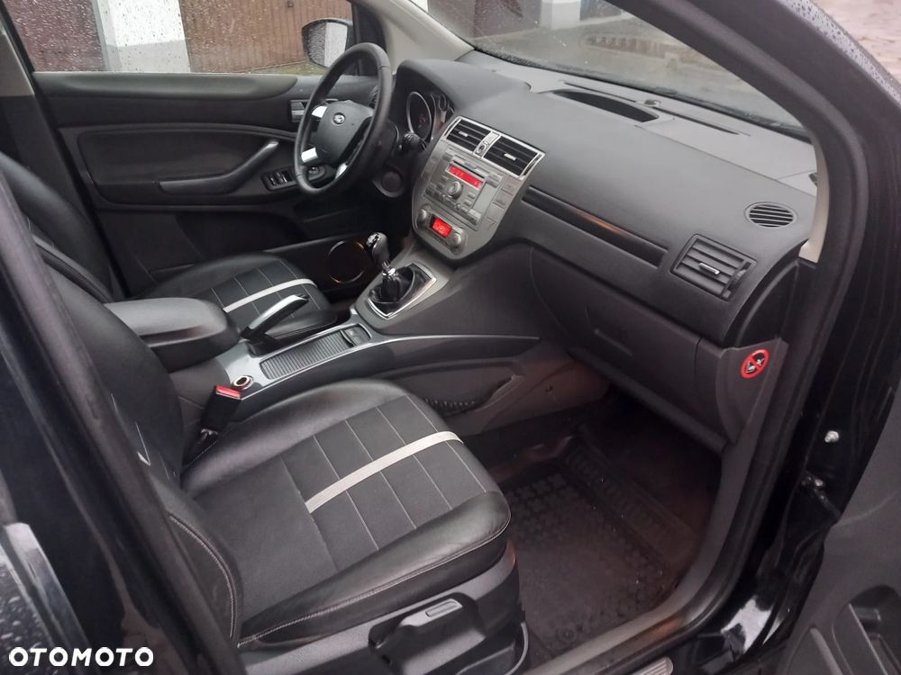 Ford Kuga 2.0 TDCi 2x4 Titanium - 11