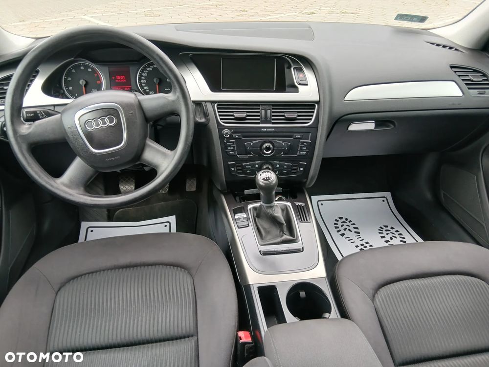Audi A4 Limousine - 10