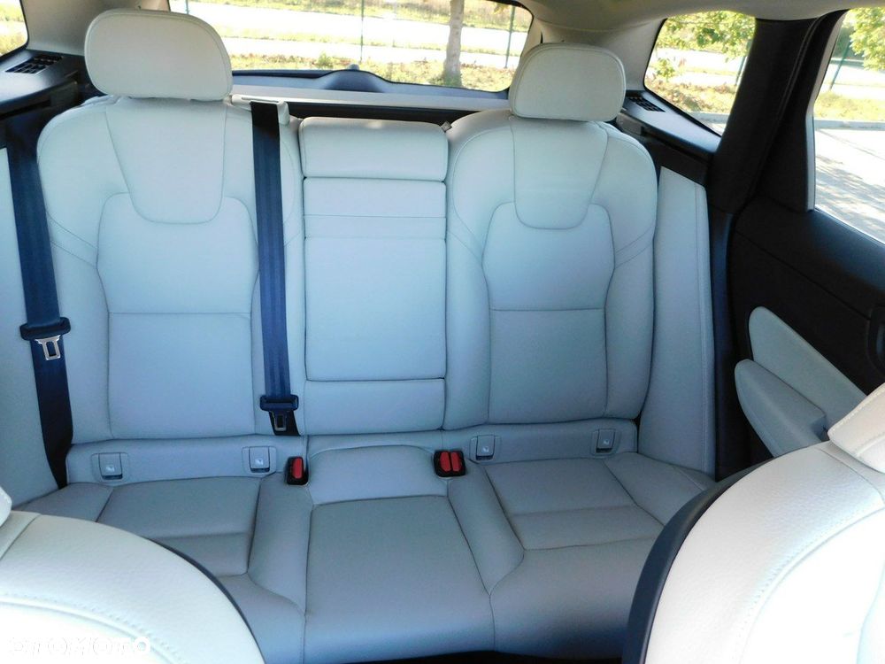 Volvo XC 60 D4 Momentum Pro - 8