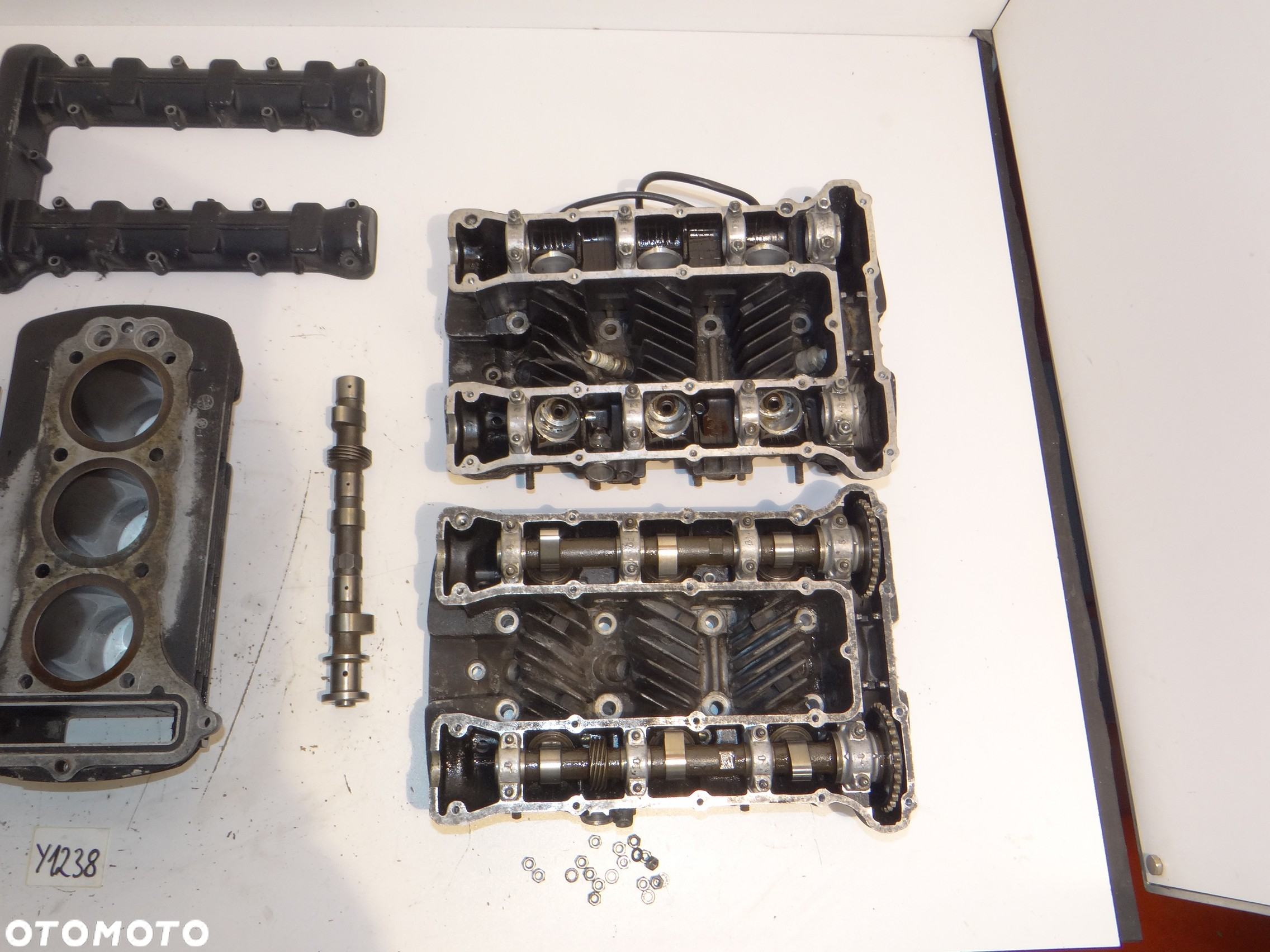 Yamaha XS 750 głowica cylinder tłoki szklanki płytki zaworowe wałek rozrządu pokrywa głowicy Y1238 - 3