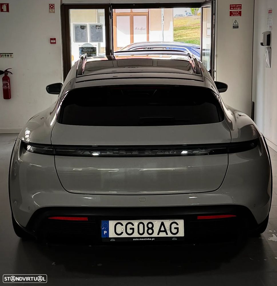 Porsche Taycan Cross Turismo 4 - 8