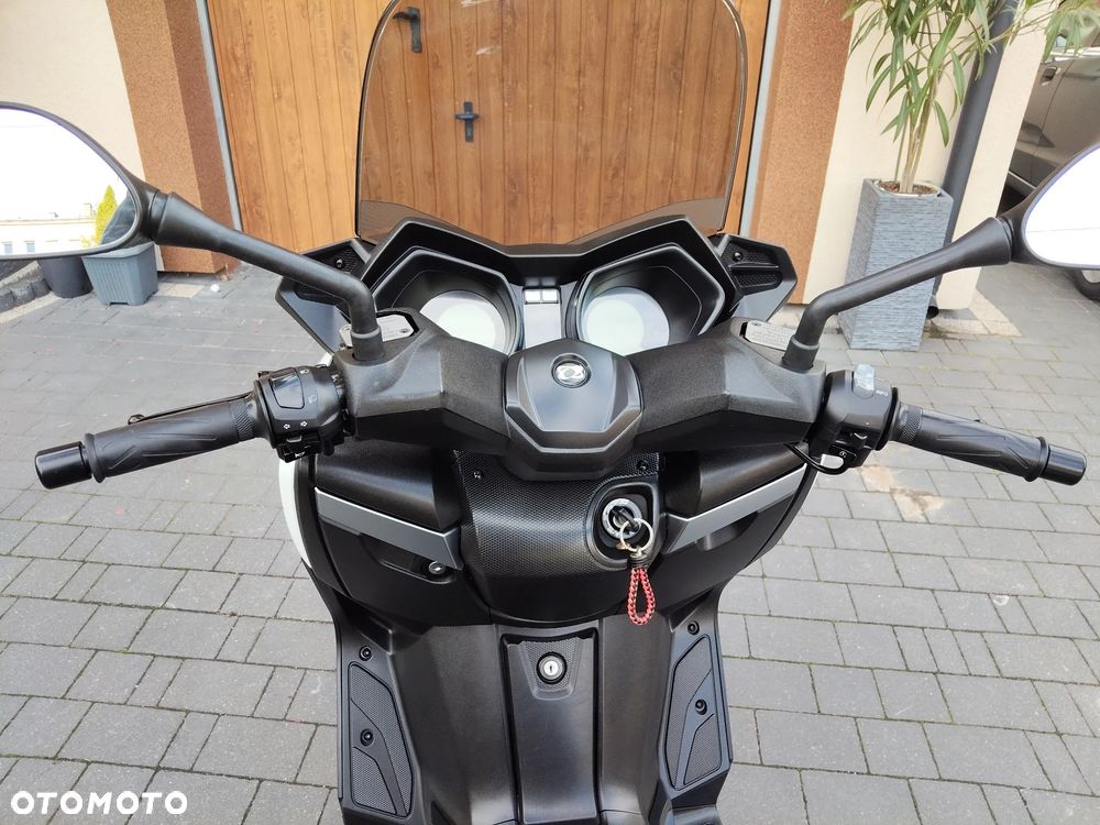 Yamaha X-max - 10