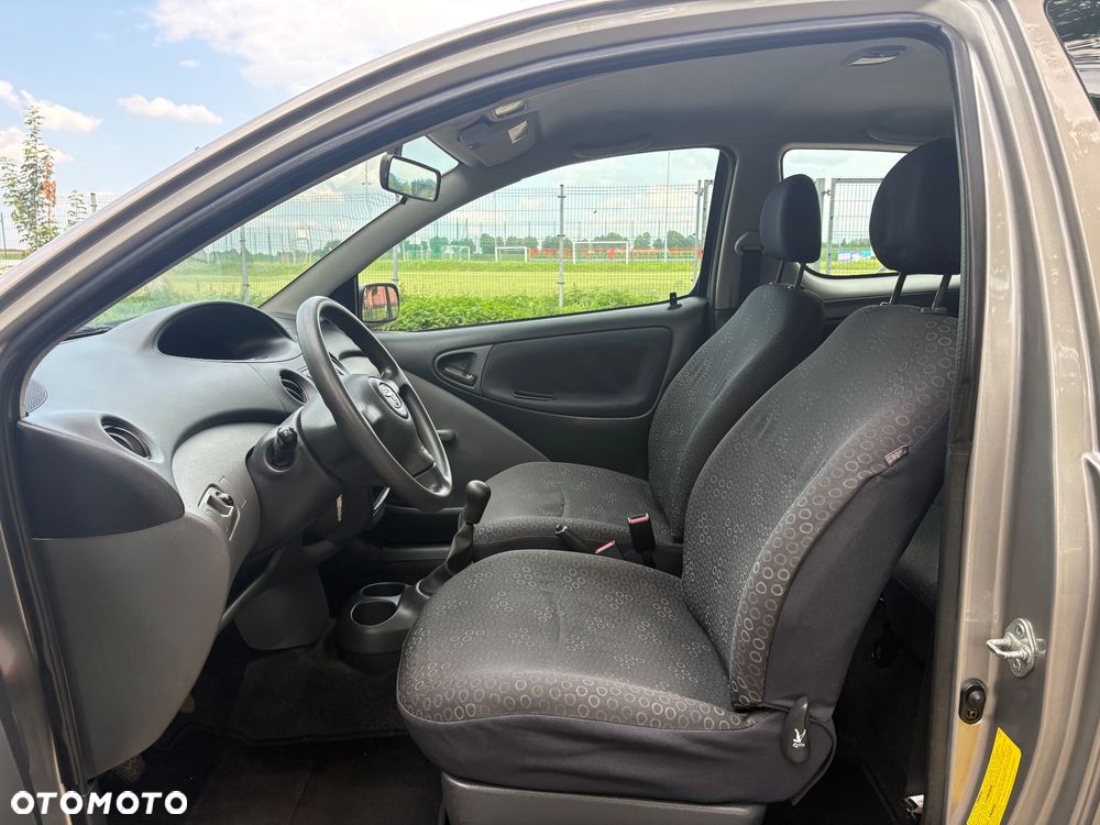 Toyota Yaris 1.0 - 22