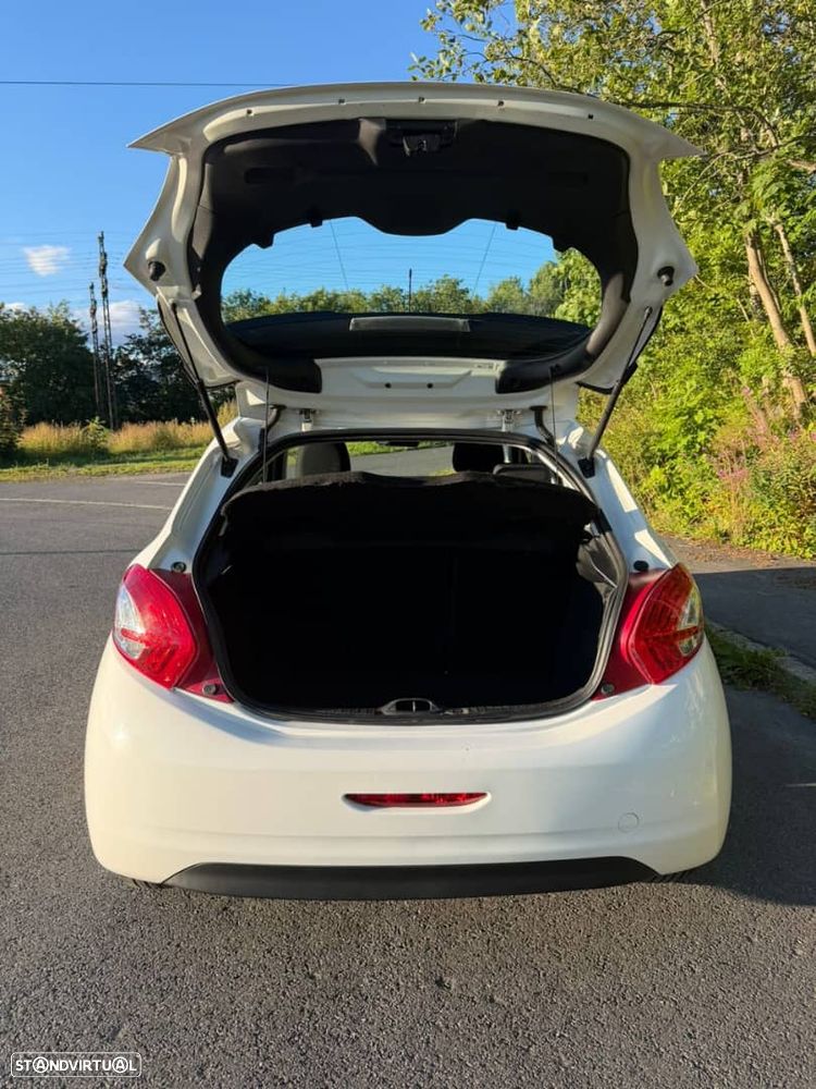 Peugeot 208 - 4
