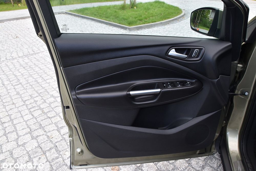 Ford Kuga - 25