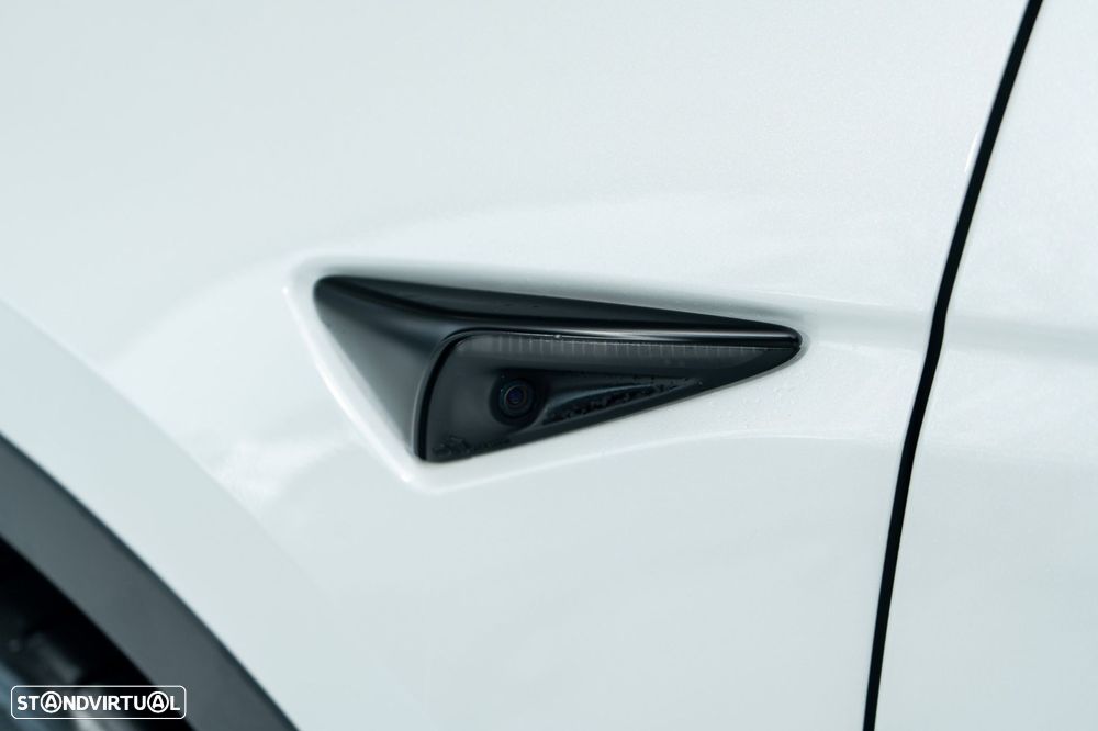 Tesla Model Y Long Range Dual Motor AWD - 13