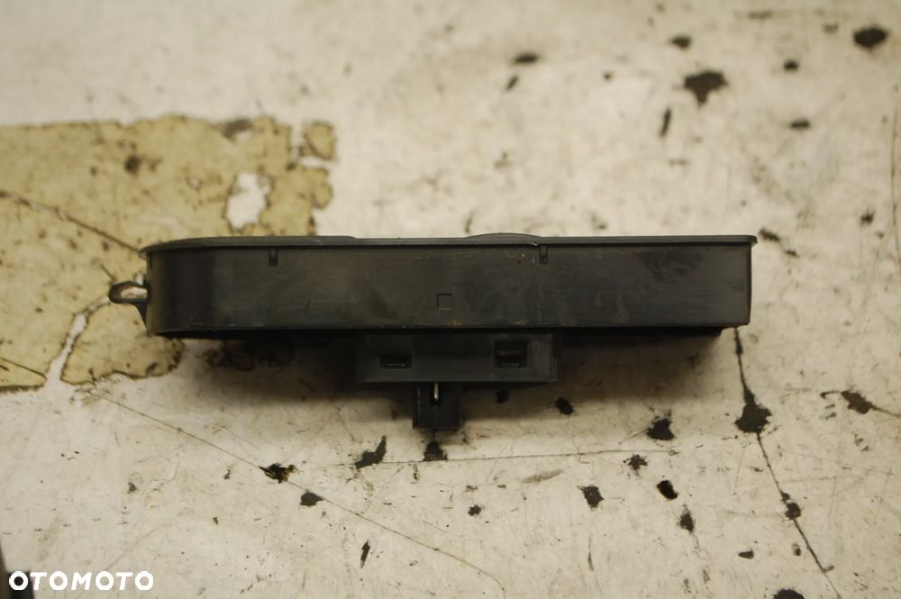 PRZEŁĄCZNIK SZYBY PANEL PRAWY PRZÓD 13228709 OPEL ASTRA III H - 3