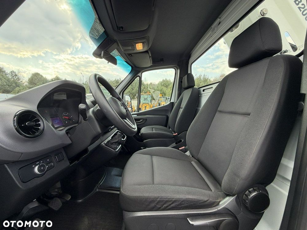 Mercedes-Benz Sprinter - 24