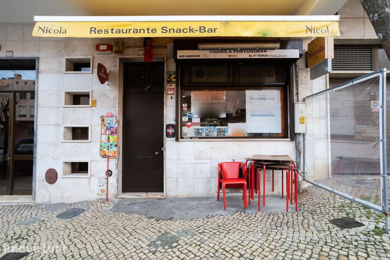Restaurante composto por 3 lojas e em pleno funcionamento - Grande imagem: 2/33