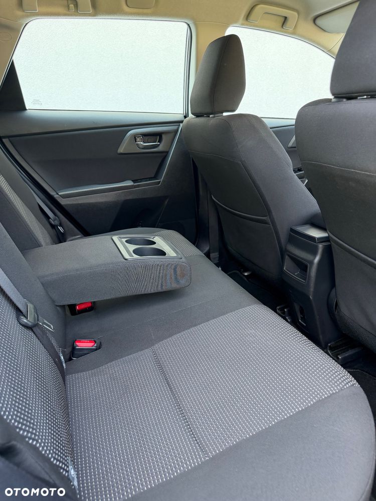Toyota Auris 1.6 Premium + - 18