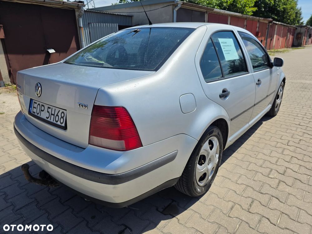 Volkswagen Bora 1.9 TDI Comfortline - 11