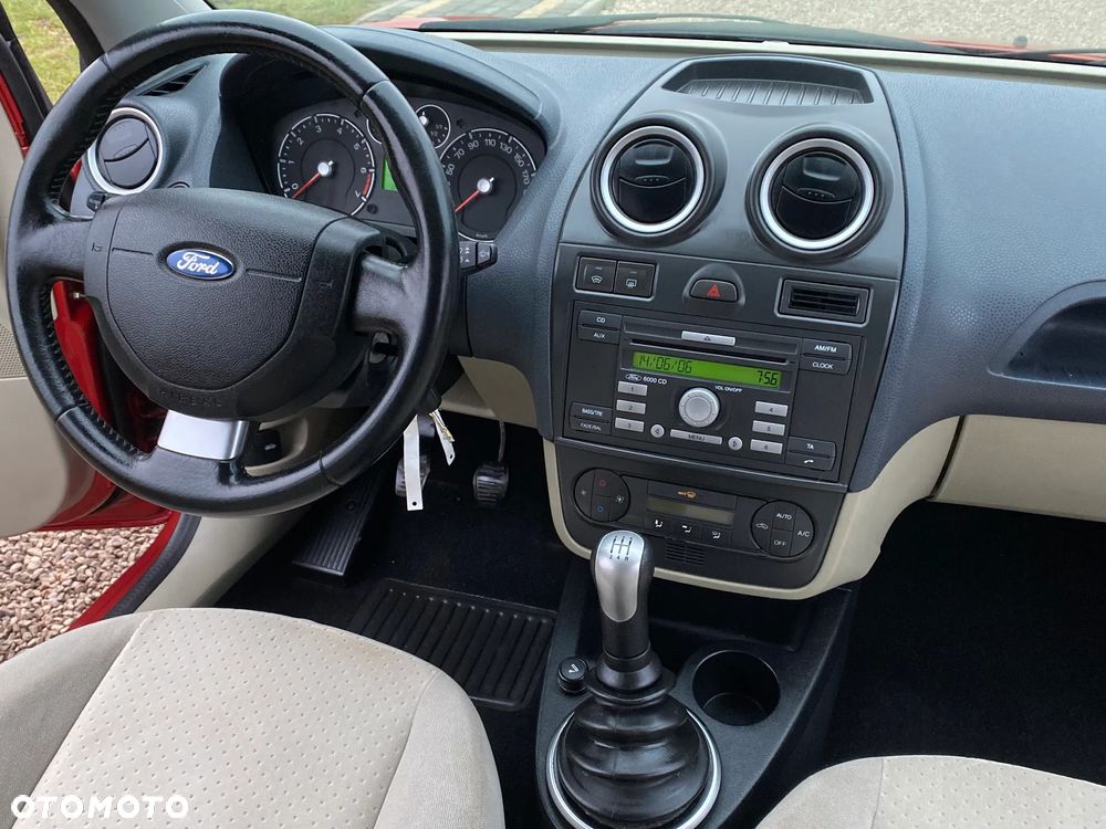 Ford Fiesta 1.4 Ghia - 25