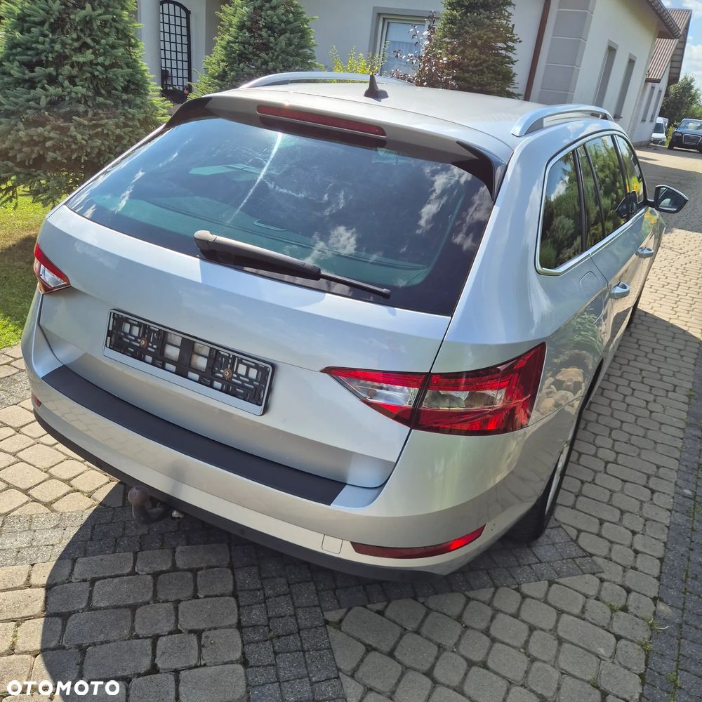 Skoda Superb 2.0 TDI DSG Active - 11