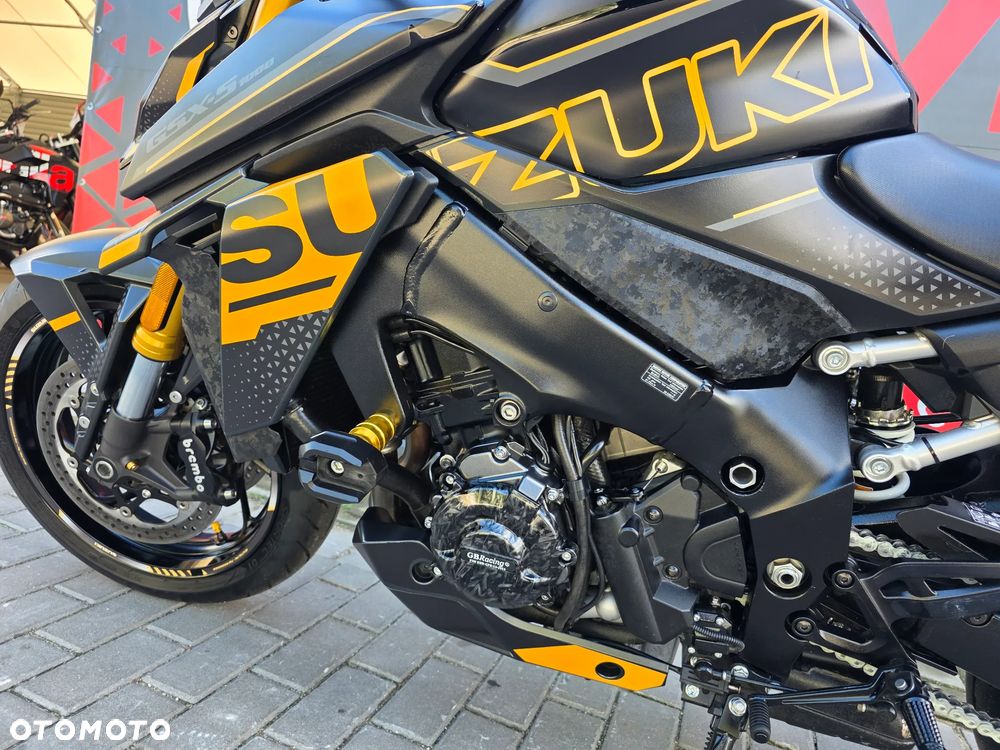 Suzuki GSX - 11