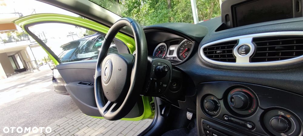 Renault Clio 1.2 16V Authentique - 33